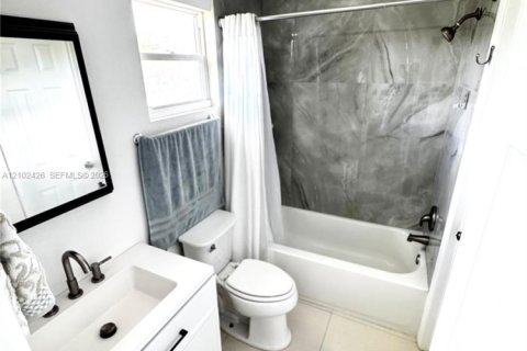 Villa ou maison à louer à Homestead, Floride: 6 chambres, 200.02 m2 № 2407267 - photo 29