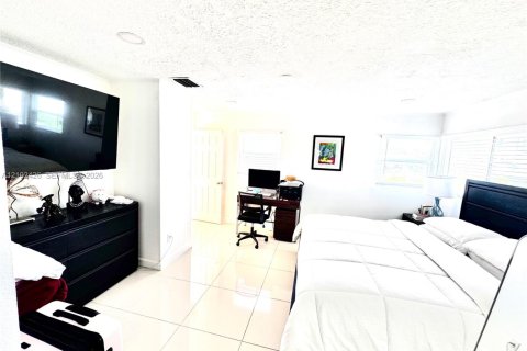 Villa ou maison à louer à Homestead, Floride: 6 chambres, 200.02 m2 № 2407267 - photo 18