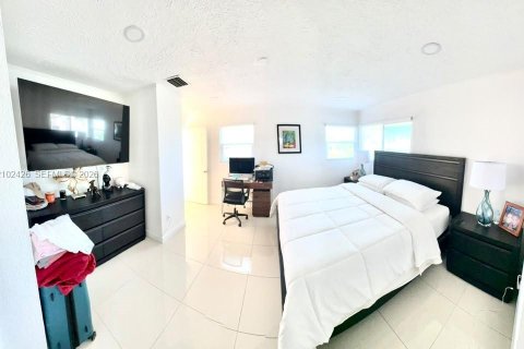 Villa ou maison à louer à Homestead, Floride: 6 chambres, 200.02 m2 № 2407267 - photo 20