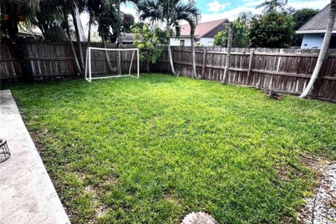 Villa ou maison à louer à Homestead, Floride: 6 chambres, 200.02 m2 № 2407267 - photo 16