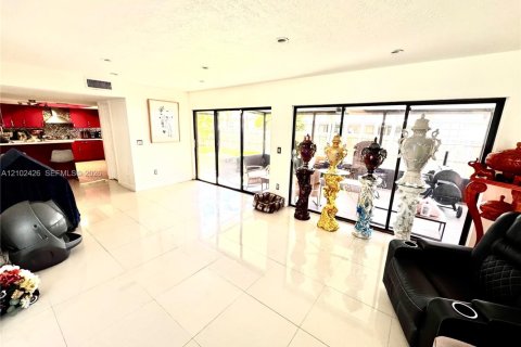 Villa ou maison à louer à Homestead, Floride: 6 chambres, 200.02 m2 № 2407267 - photo 4