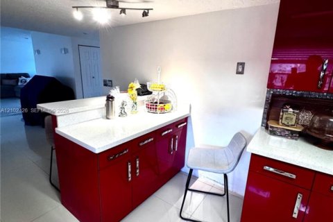 Villa ou maison à louer à Homestead, Floride: 6 chambres, 200.02 m2 № 2407267 - photo 7
