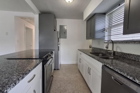 Apartment in Wilton Manors, Florida 3 bedrooms, 111.48 sq.m. № 2250846 - photo 7