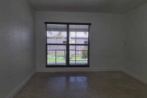 Apartment in Wilton Manors, Florida 3 bedrooms, 111.48 sq.m. № 2250846 - photo 13