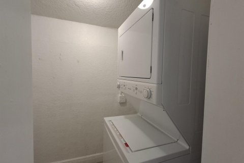 Apartment in Wilton Manors, Florida 3 bedrooms, 111.48 sq.m. № 2250846 - photo 15