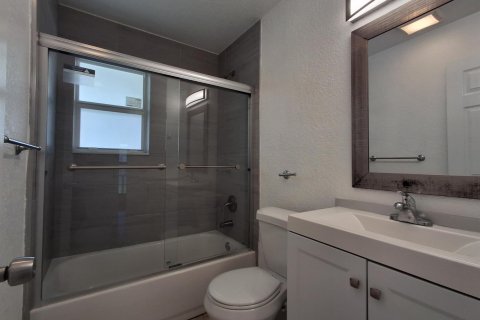 Apartment in Wilton Manors, Florida 3 bedrooms, 111.48 sq.m. № 2250846 - photo 14