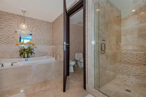 Condominio en venta en Sunny Isles Beach, Florida, 1 dormitorio, 103.12 m2 № 2022372 - foto 7