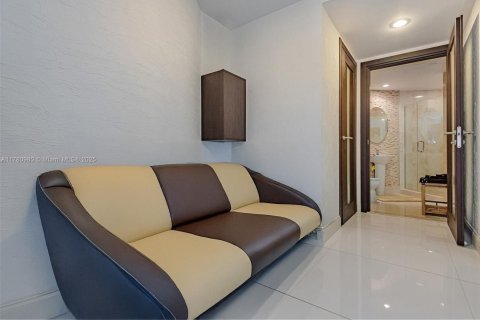 Condominio en venta en Sunny Isles Beach, Florida, 1 dormitorio, 103.12 m2 № 2022372 - foto 9