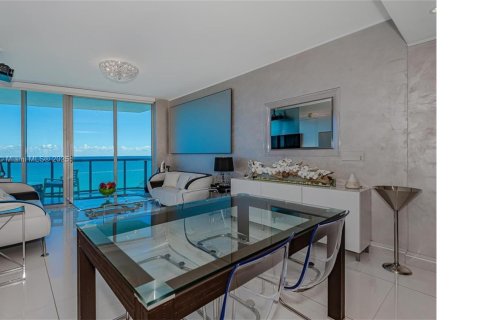 Condominio en venta en Sunny Isles Beach, Florida, 1 dormitorio, 103.12 m2 № 2022372 - foto 4