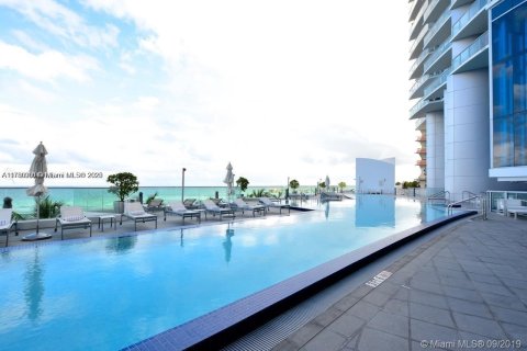 Condominio en venta en Sunny Isles Beach, Florida, 1 dormitorio, 103.12 m2 № 2022372 - foto 12