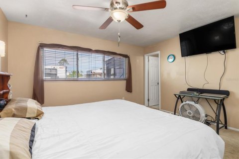 House in Port Charlotte, Florida 4 bedrooms, 109.81 sq.m. № 1769560 - photo 16