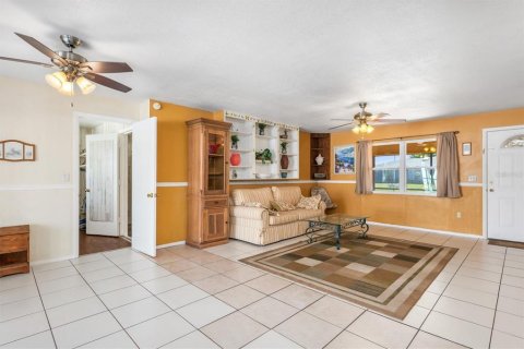 House in Port Charlotte, Florida 4 bedrooms, 109.81 sq.m. № 1769560 - photo 14