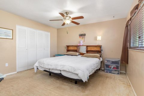 House in Port Charlotte, Florida 4 bedrooms, 109.81 sq.m. № 1769560 - photo 18