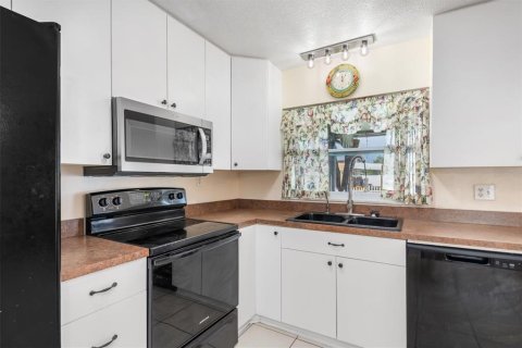 House in Port Charlotte, Florida 4 bedrooms, 109.81 sq.m. № 1769560 - photo 13