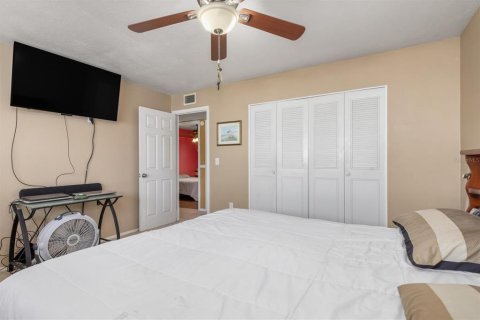 House in Port Charlotte, Florida 4 bedrooms, 109.81 sq.m. № 1769560 - photo 17