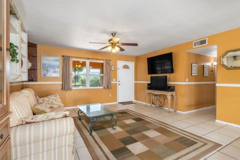 House in Port Charlotte, Florida 4 bedrooms, 109.81 sq.m. № 1769560 - photo 8