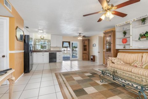 House in Port Charlotte, Florida 4 bedrooms, 109.81 sq.m. № 1769560 - photo 4
