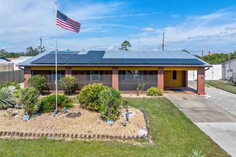 House in Port Charlotte, Florida 4 bedrooms, 109.81 sq.m. № 1769560 - photo 1