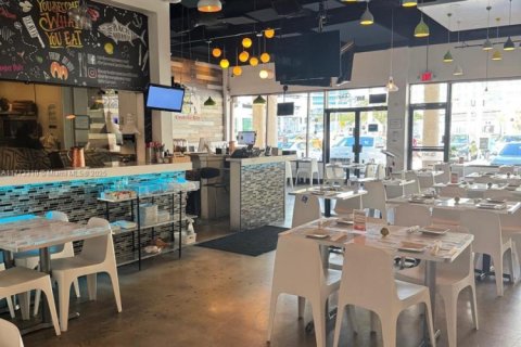 Commercial property in Miami, Florida № 1749742 - photo 11