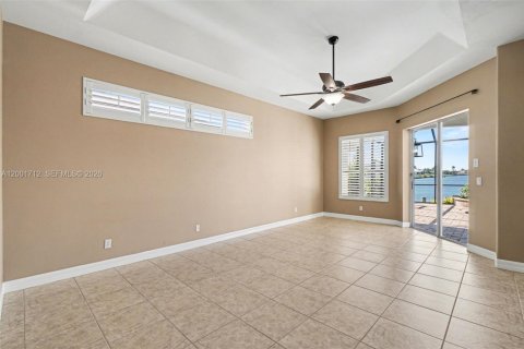 Casa en venta en Cape Coral, Florida, 3 dormitorios, 236.99 m2 № 2065859 - foto 18