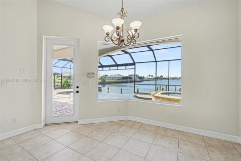 Casa en venta en Cape Coral, Florida, 3 dormitorios, 236.99 m2 № 2065859 - foto 10