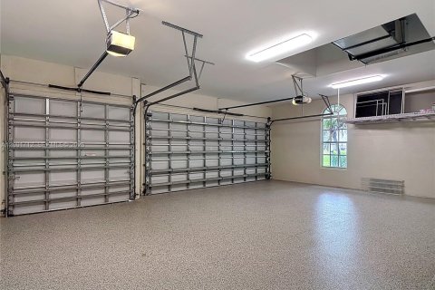 Casa en venta en Cape Coral, Florida, 3 dormitorios, 236.99 m2 № 2065859 - foto 28