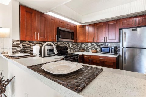 Купить кондоминиум в Катлер-Бей, Флорида 2 спальни, 104.33м2, № 1966065 - фото 28