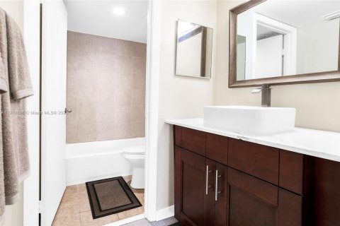 Купить кондоминиум в Катлер-Бей, Флорида 2 спальни, 104.33м2, № 1966065 - фото 10