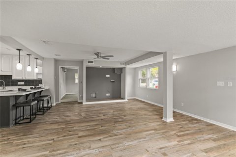 House in Umatilla, Florida 2 bedrooms, 119.57 sq.m. № 1771685 - photo 5