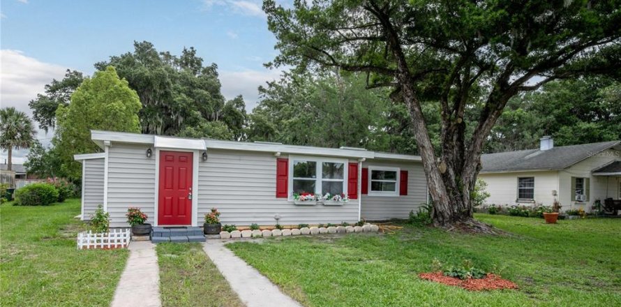 House in Umatilla, Florida 2 bedrooms, 119.57 sq.m. № 1771685