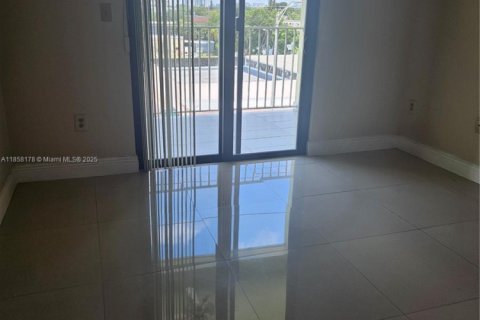 Appartement à louer à Miami, Floride: 1 chambre, 63.17 m2 № 1887323 - photo 2