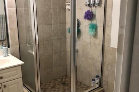 Condo in Miami, Florida, 3 bedrooms № 2083389 - photo 16