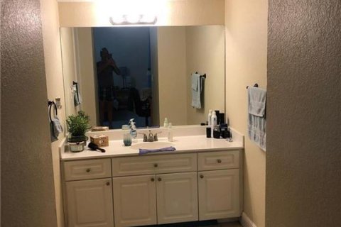 Condo in Miami, Florida, 3 bedrooms № 2083389 - photo 2