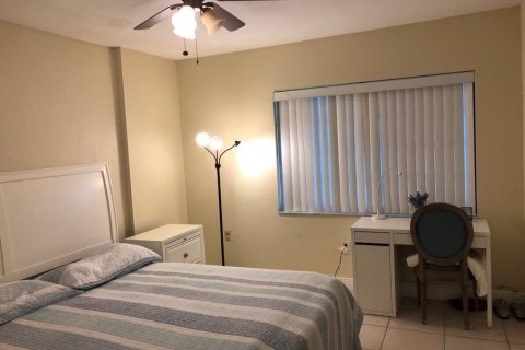 Condo in Miami, Florida, 3 bedrooms № 2083389 - photo 11