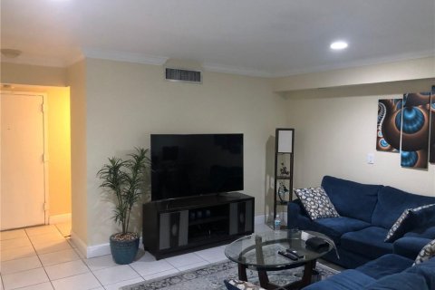 Condo in Miami, Florida, 3 bedrooms № 2083389 - photo 4