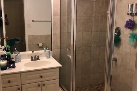 Condo in Miami, Florida, 3 bedrooms № 2083389 - photo 18