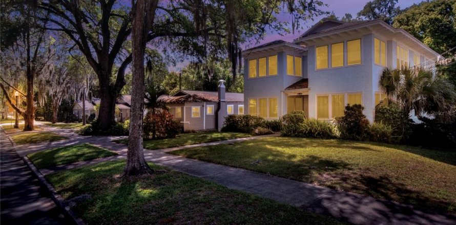 Commercial property in Lakeland, Florida 8 bedrooms, 338.16 sq.m. № 2236308