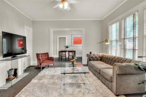 Commercial property in Lakeland, Florida 8 bedrooms, 338.16 sq.m. № 2236308 - photo 12