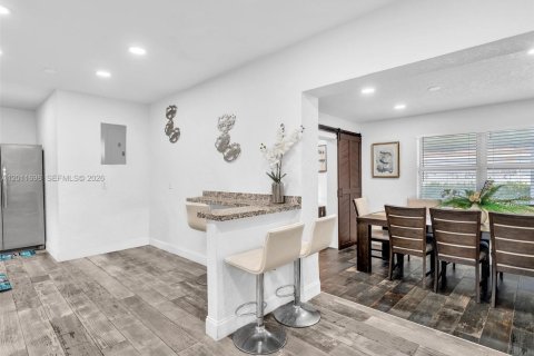 Villa ou maison à vendre à Hallandale Beach, Floride: 4 chambres, 156.17 m2 № 2075322 - photo 3