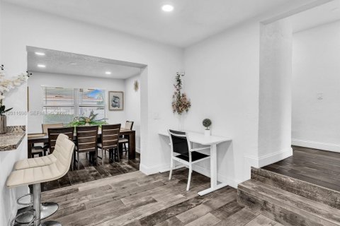 Villa ou maison à vendre à Hallandale Beach, Floride: 4 chambres, 156.17 m2 № 2075322 - photo 15