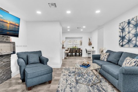 Villa ou maison à vendre à Hallandale Beach, Floride: 4 chambres, 156.17 m2 № 2075322 - photo 26