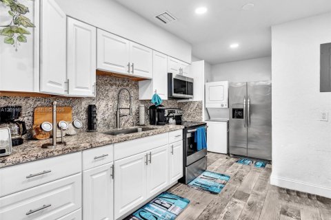 Villa ou maison à vendre à Hallandale Beach, Floride: 4 chambres, 156.17 m2 № 2075322 - photo 7