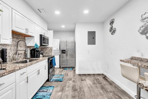 Villa ou maison à vendre à Hallandale Beach, Floride: 4 chambres, 156.17 m2 № 2075322 - photo 6