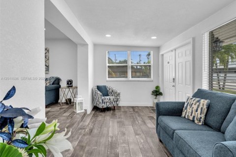 Villa ou maison à vendre à Hallandale Beach, Floride: 4 chambres, 156.17 m2 № 2075322 - photo 24