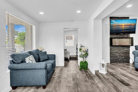 Villa ou maison à vendre à Hallandale Beach, Floride: 4 chambres, 156.17 m2 № 2075322 - photo 18