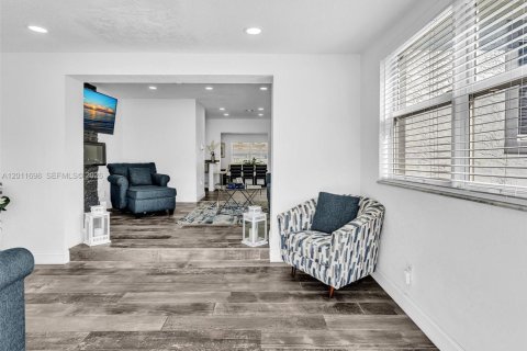 Villa ou maison à vendre à Hallandale Beach, Floride: 4 chambres, 156.17 m2 № 2075322 - photo 17