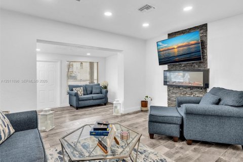 Villa ou maison à vendre à Hallandale Beach, Floride: 4 chambres, 156.17 m2 № 2075322 - photo 29
