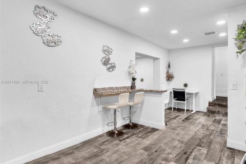 Villa ou maison à vendre à Hallandale Beach, Floride: 4 chambres, 156.17 m2 № 2075322 - photo 10