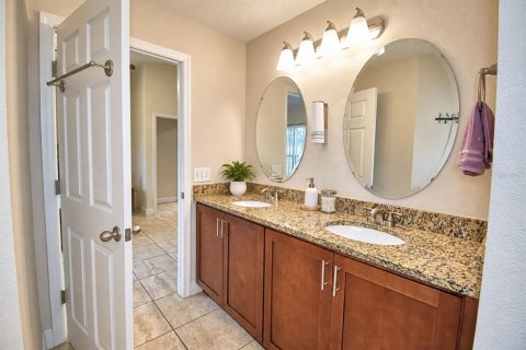 House in Poinciana, Florida 3 bedrooms, 120.77 sq.m. № 2393765 - photo 18