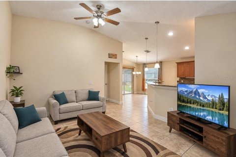 House in Poinciana, Florida 3 bedrooms, 120.77 sq.m. № 2393765 - photo 3